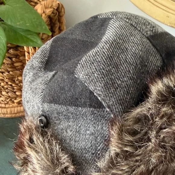 Dakota Dan Faux Fur Trapper hat, Ushanka or bomber-style hat. 28” circumference. - Picture 3 of 9